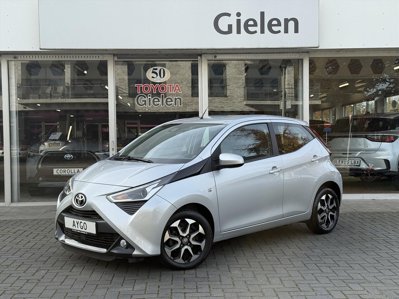 Toyota Aygo - 1.0 VVT-i Automaat X-Joy | Lichtmetalen velgen, Apple CarPlay/Android auto, Parkeercamera, - AutoWereld.nl