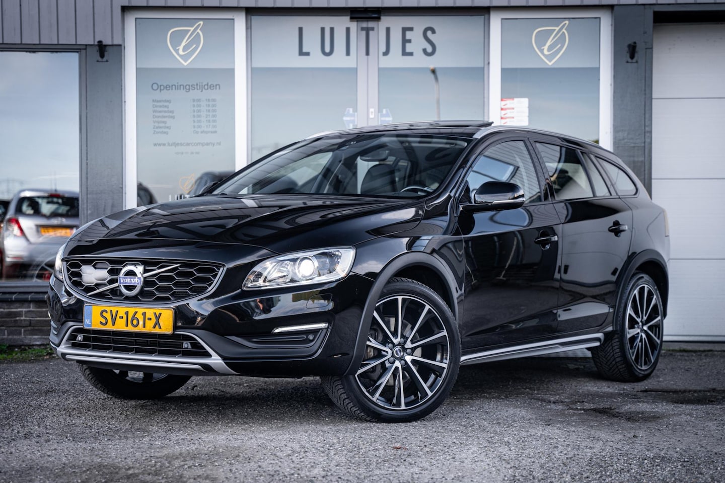 Volvo V60 Cross Country - 2.0 T5 245pk Polar+ Schuifdak Harman/Kardon Leder Camera I Org.NL I 1e-eig. I NAP - AutoWereld.nl