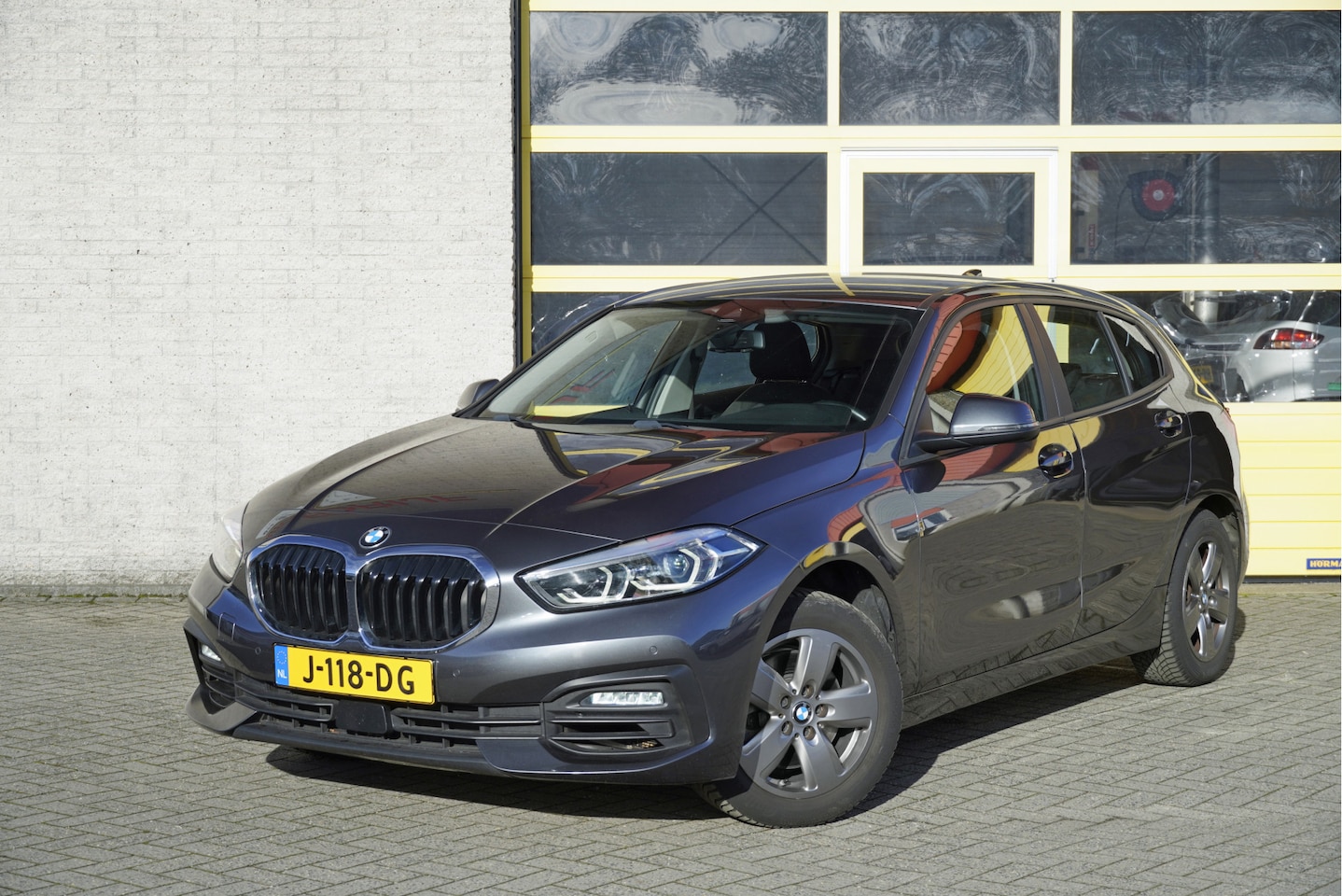 BMW 1-serie - 118i Automaat! 5drs Executive BJ2020 Lmv 16" | Led | Pdc | Navi | Virtual cockpit | Climat - AutoWereld.nl