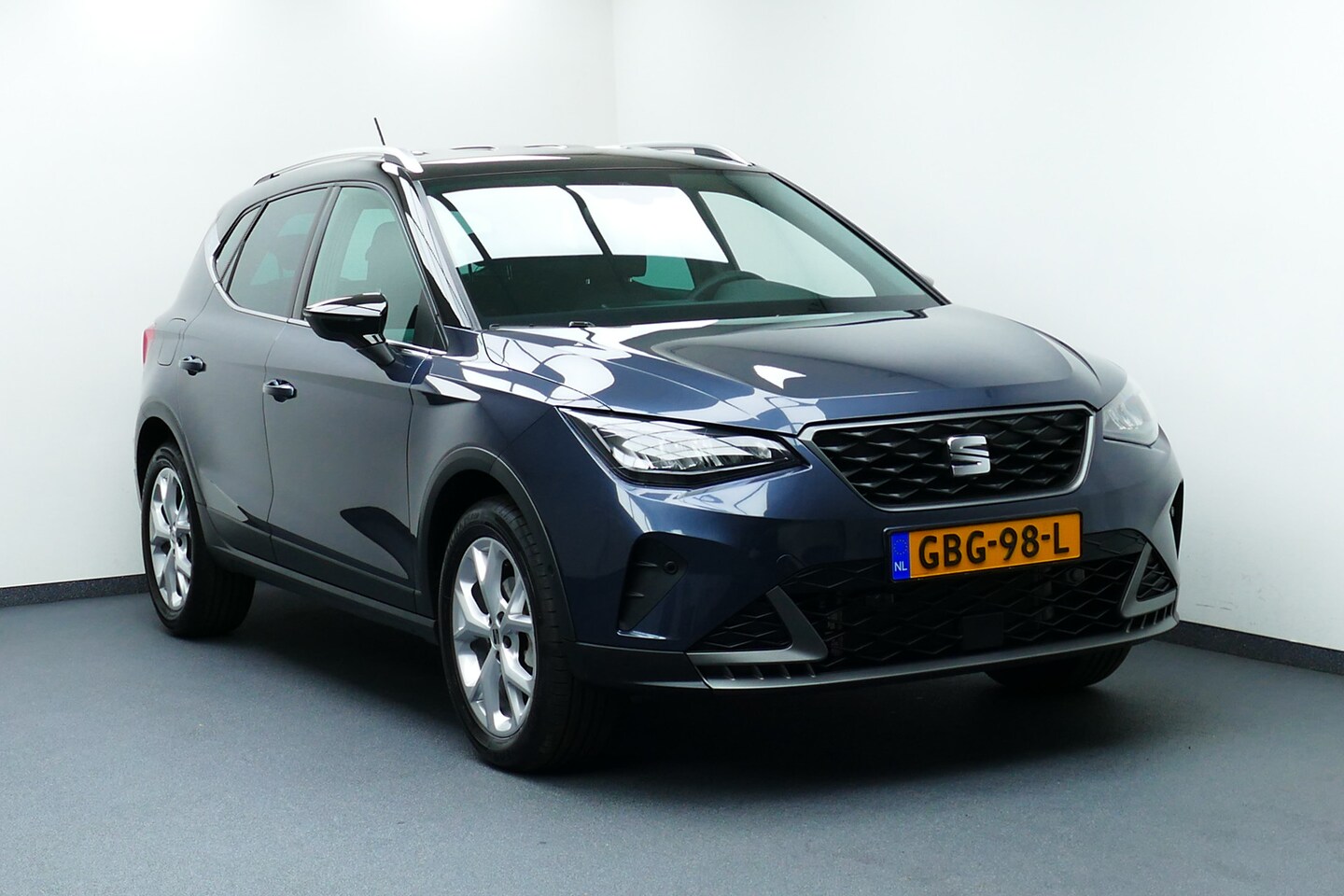 SEAT Arona - 1.0 110pk TSI FR Business. Bi Tone, StoelVerw, Camera, Adap Cruise, Full Led, Clima, - AutoWereld.nl
