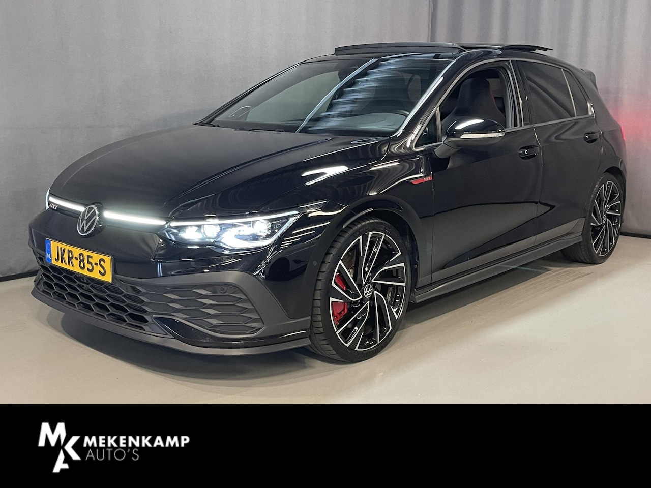 Volkswagen Golf - 2.0 TSI GTI Clubsport 19"/Panoramadak/H&K/IQ Lights/Black style/Dodehoek/Stoel + stuurverw - AutoWereld.nl