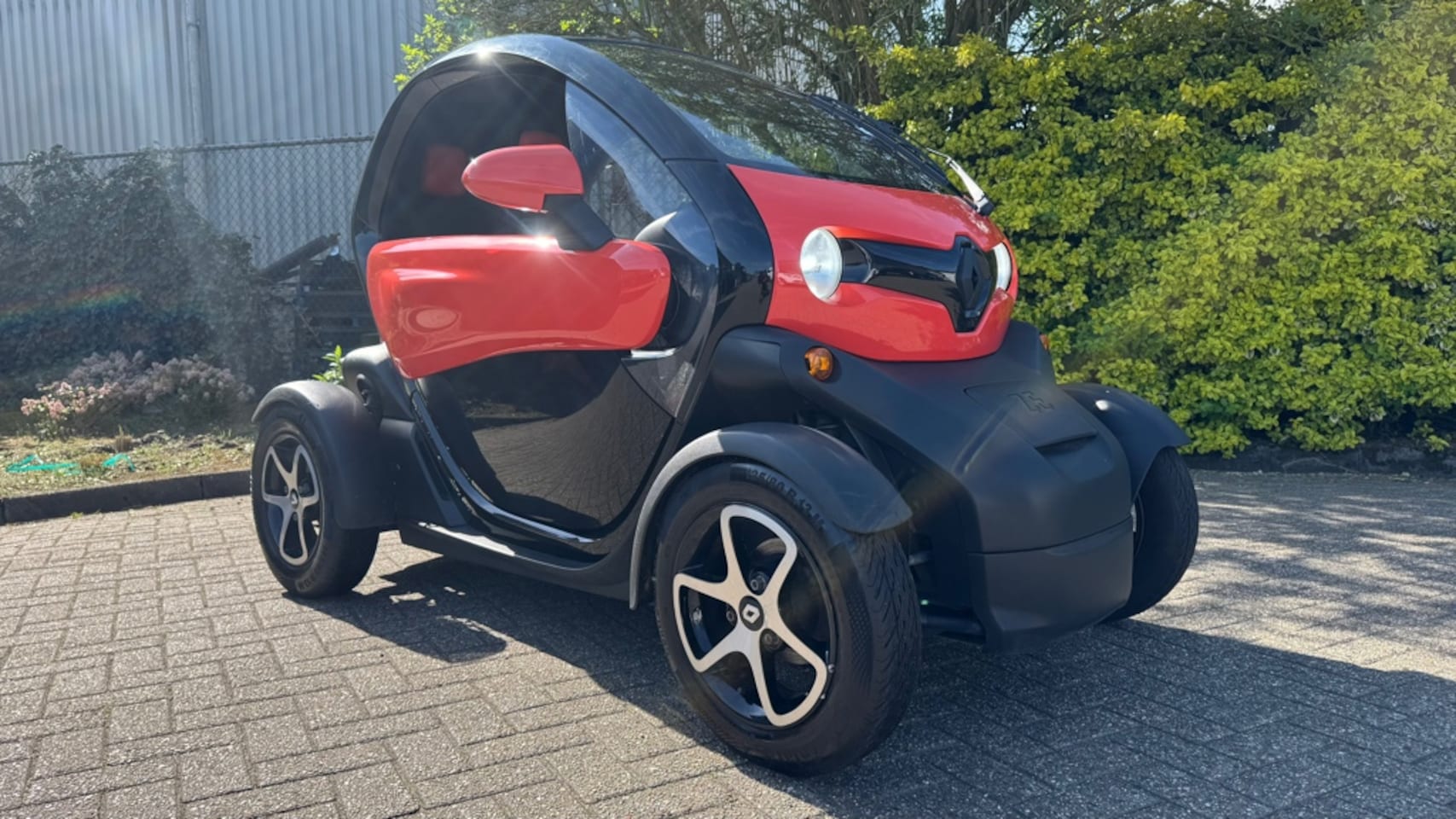 Renault Twizy - Urban 80km/u 2-pers koop accu lage KM stand!!! - AutoWereld.nl