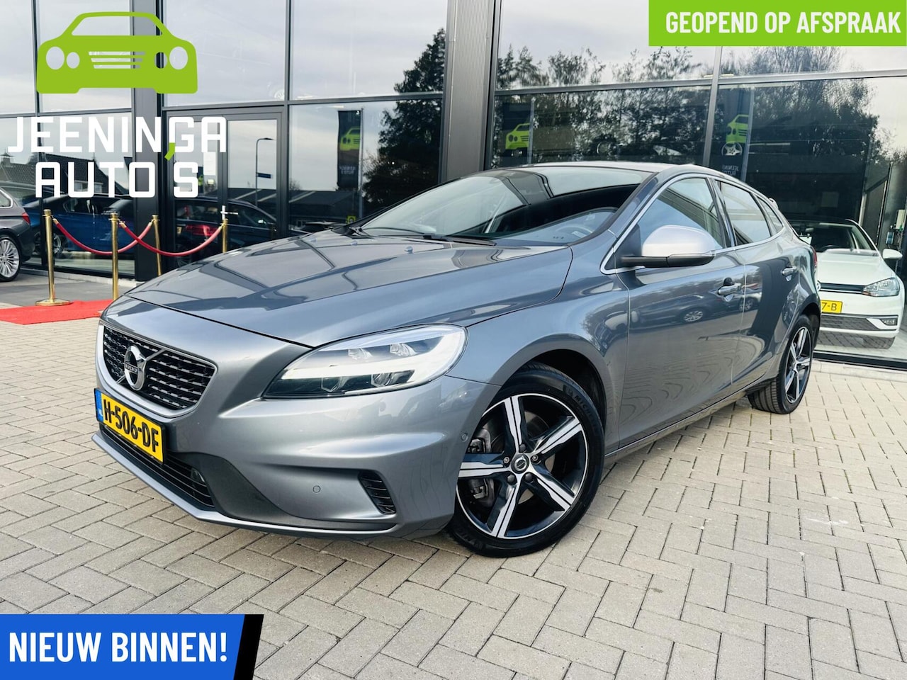 Volvo V40 - T3 Polar+ Sport R design|Trekhaak|Pano|Camera - AutoWereld.nl