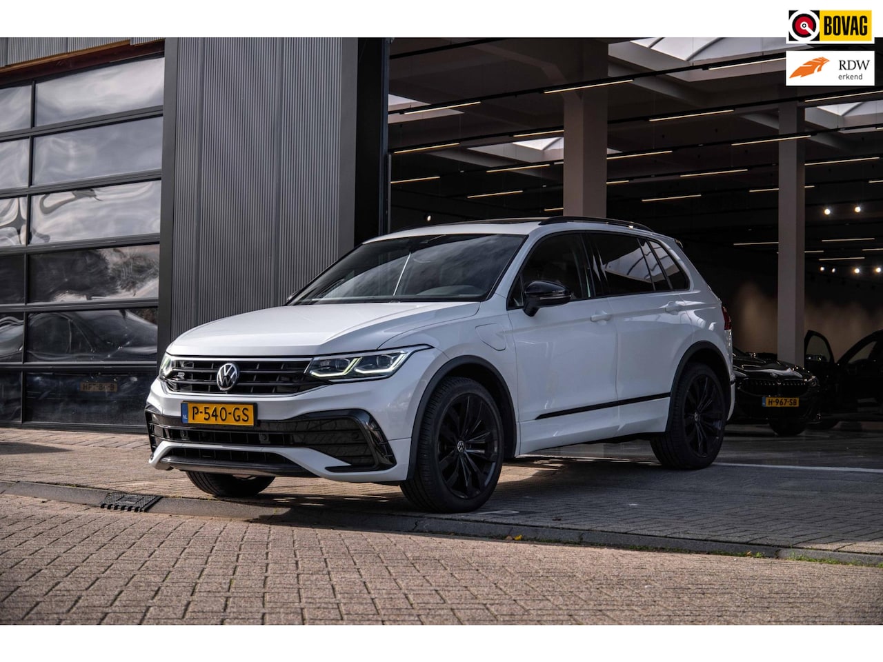 Volkswagen Tiguan - 1.4 TSI eHybrid R-Line Business+|Pano|Acc|Camera| - AutoWereld.nl