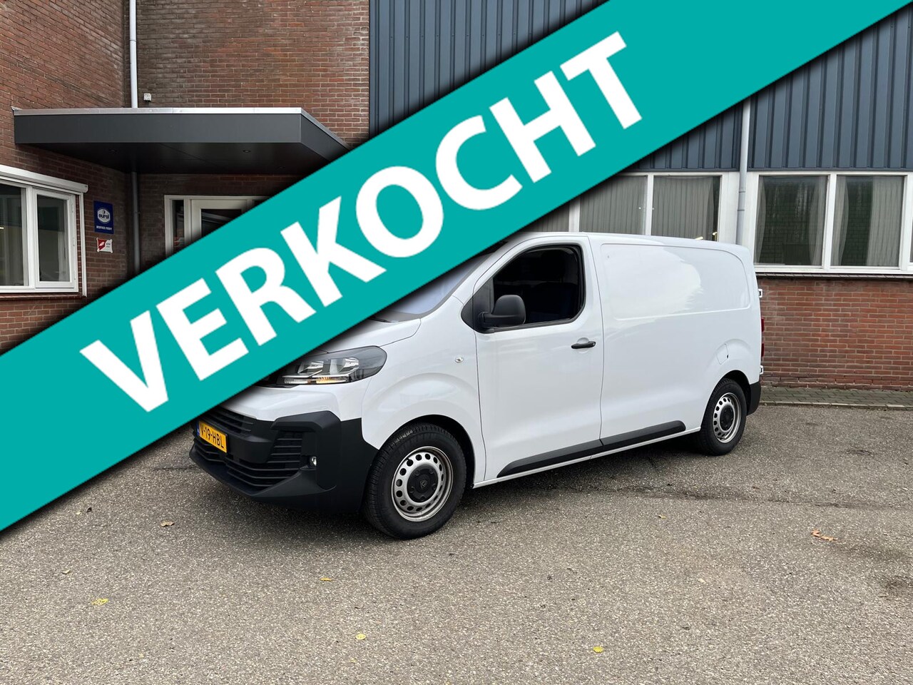 Peugeot Expert - 2.0 BlueHDi 145PK L2 / Camera / Laadvloer / App connect / Nieuw staat - AutoWereld.nl