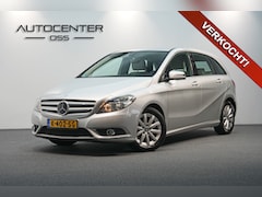 Mercedes-Benz B-klasse - 180 ✅ WEGK.TREKHAAK ✅ NAVI ✅ 4 SEIZOEN BANDEN ✅ CRUISE ✅ LICHTMETAAL ✅ HOGE INSTAP
