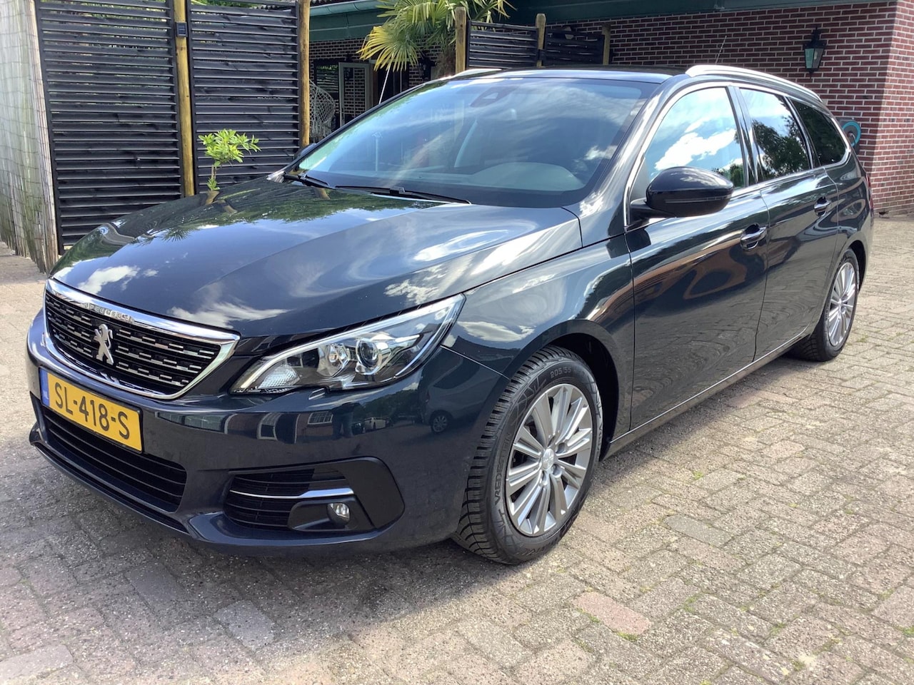 Peugeot 308 SW - 1.2 PureTech Blue Lease Premium NIEUWE MOTOR met 26.000KM - AutoWereld.nl
