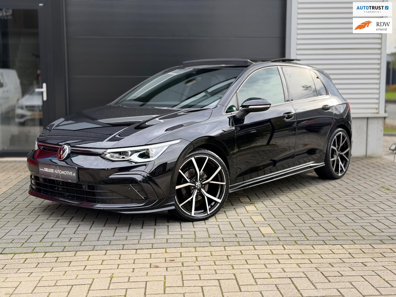 Volkswagen Golf - 1.5 eTSI R-Line Panodak, IQ Light - AutoWereld.nl