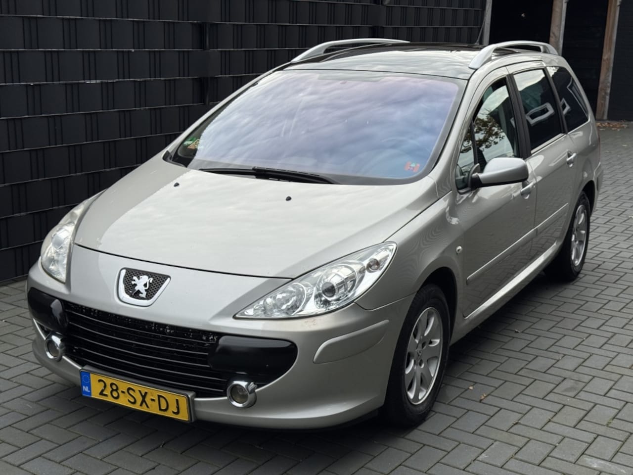 Peugeot 307 SW - 1.6-16V Pack| PANO| CLIMA| CRUISE| NAVI| 7PERSOON - AutoWereld.nl