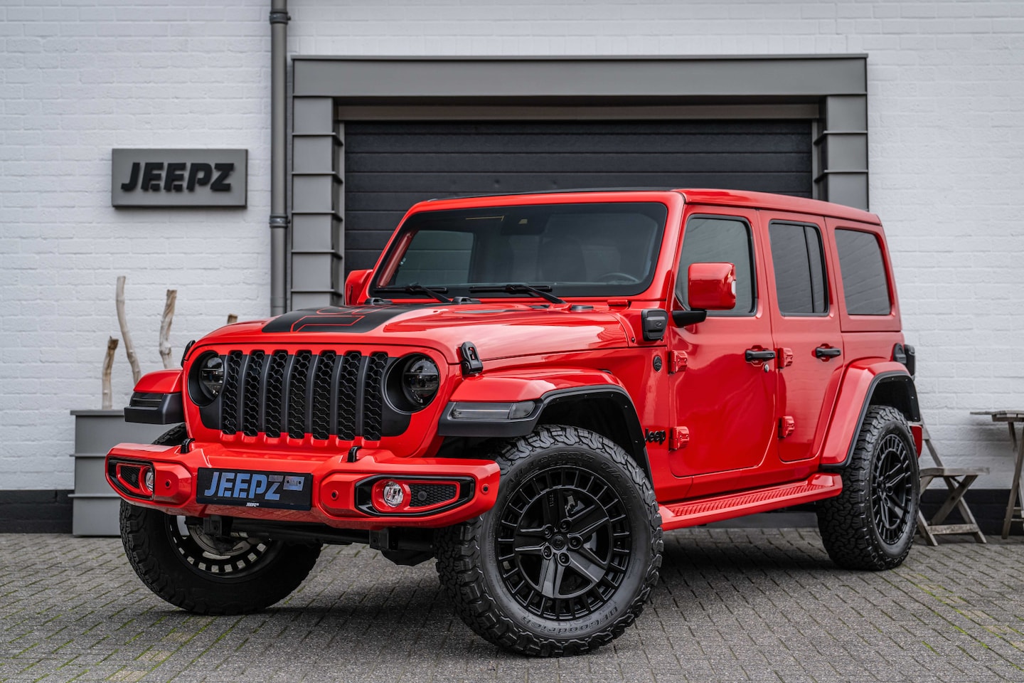 Jeep Wrangler Unlimited - 4xe 380 Sahara - 20" Lmv - Ofd Bumpers - Side bars - AutoWereld.nl