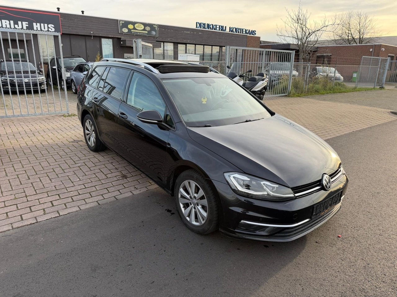 Volkswagen Golf Variant - 1.6 TDI DSG-AUTOMAAT PANO/NAVI NEW CAR - AutoWereld.nl