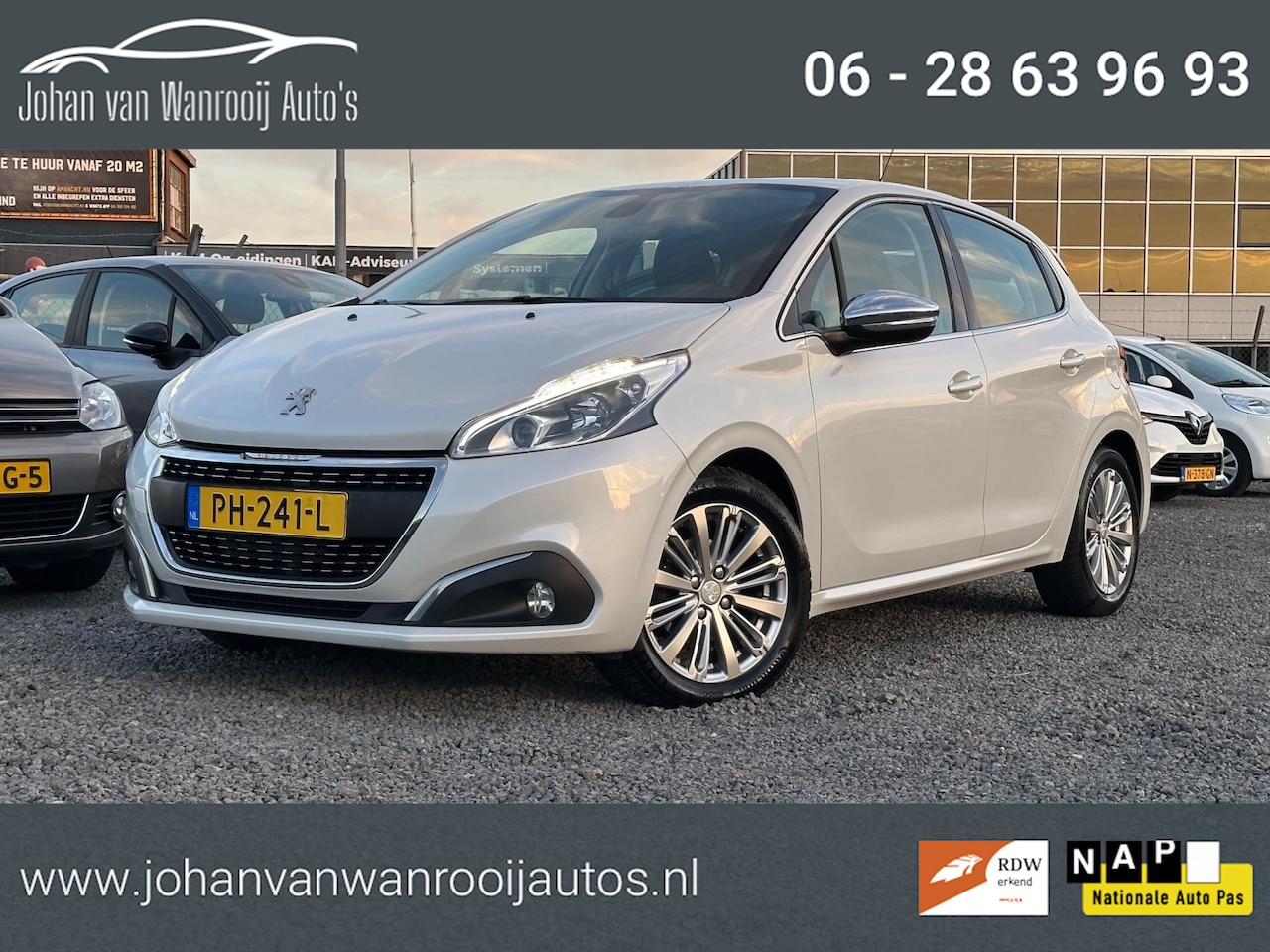 Peugeot 208 - 1.2 PureTech Blue Lease Executive/NAVI/APPLE CARPLAY - AutoWereld.nl