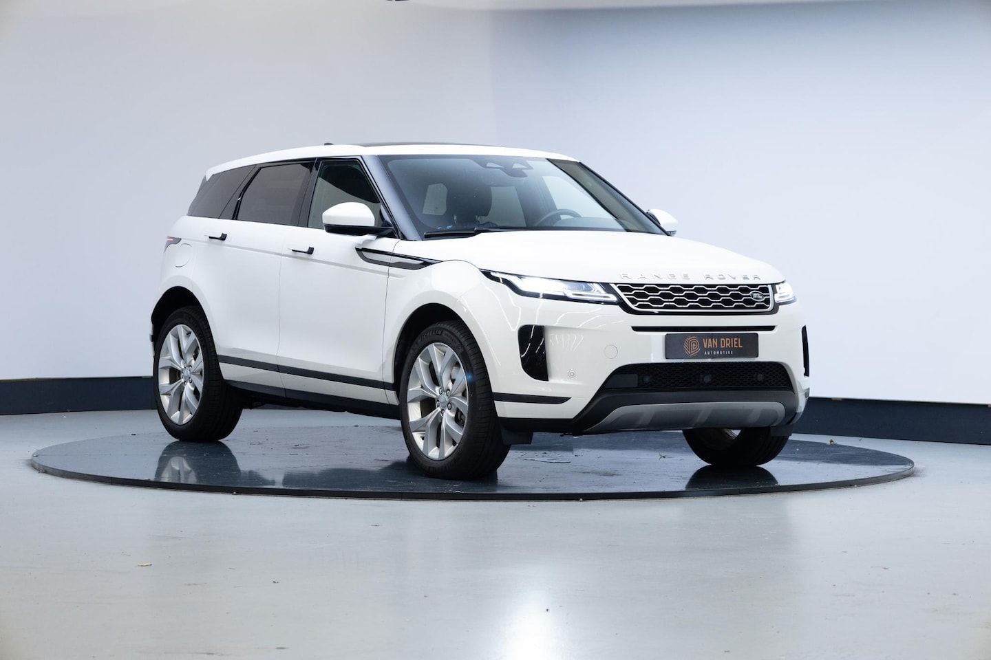 Land Rover Range Rover Evoque - 1.5 P300e AWD SE | Panoramadak | - AutoWereld.nl