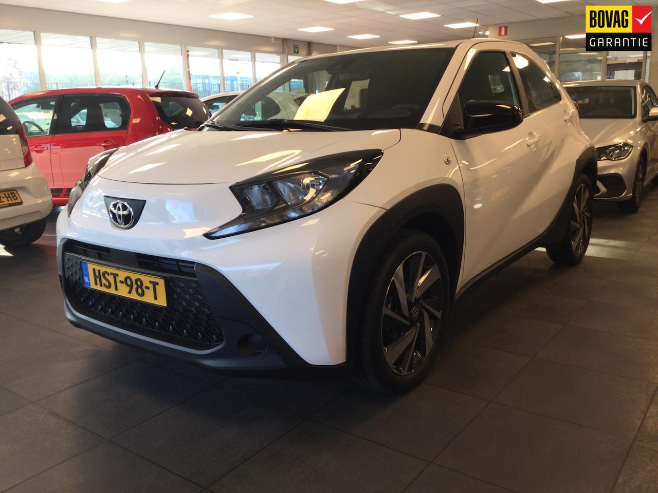 Toyota Aygo X - 1.0 VVT-i MT Play Camera Airco 8288 KM Carplay 18 inch - AutoWereld.nl