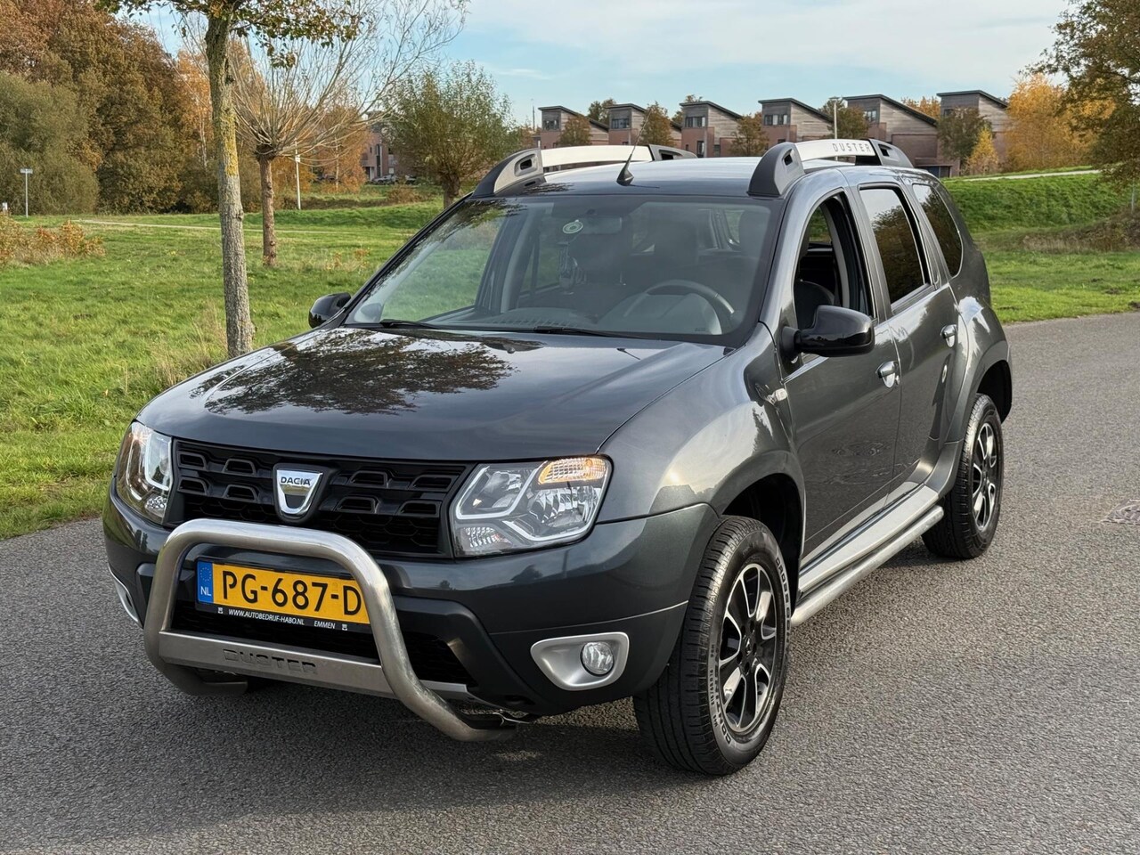 Dacia Duster - 1.2 TCe 4x2 Blackshadow | Navi | Cruise | Trekahaak | - AutoWereld.nl