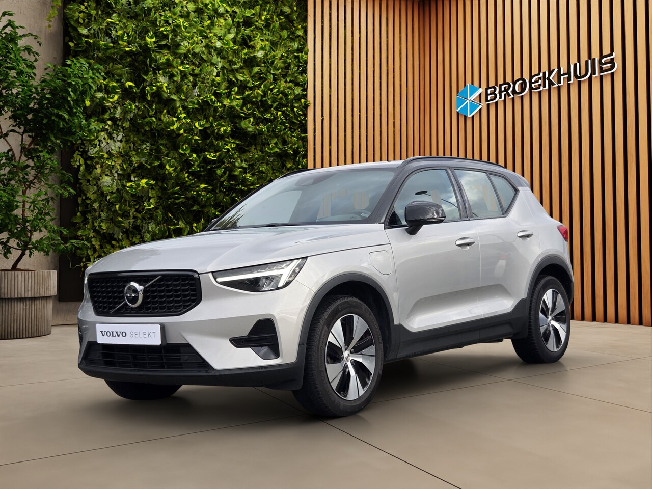 Volvo XC40 - 1.5 T4 Plug-in hybrid Plus Dark | Trekhaak | Camera | Harman/Kardon | Pilot Assist | Elekt - AutoWereld.nl