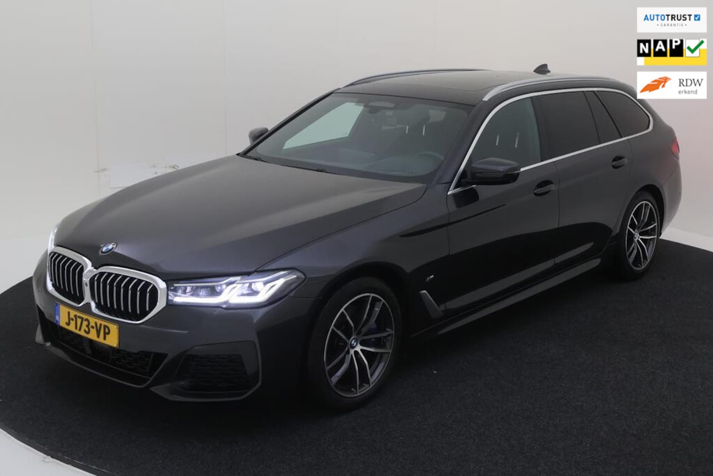 BMW 5-serie Touring - 530i xDrive High Exec. M-SPORT l FACELIFT l VOL! l PANO l H/K l HUD l 360 l KEYLESS l ACC - AutoWereld.nl