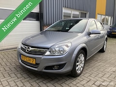 Opel Astra - 1.6 Temptation TREKHAAK NETTE AUTO
