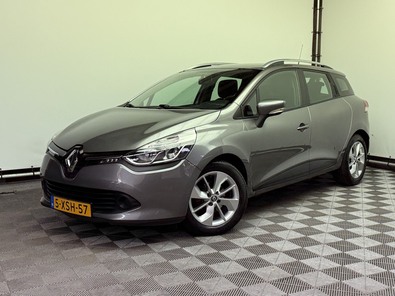 Renault Clio Estate - 0.9 TCe Expression Airco Navi LM16" NL Auto - AutoWereld.nl