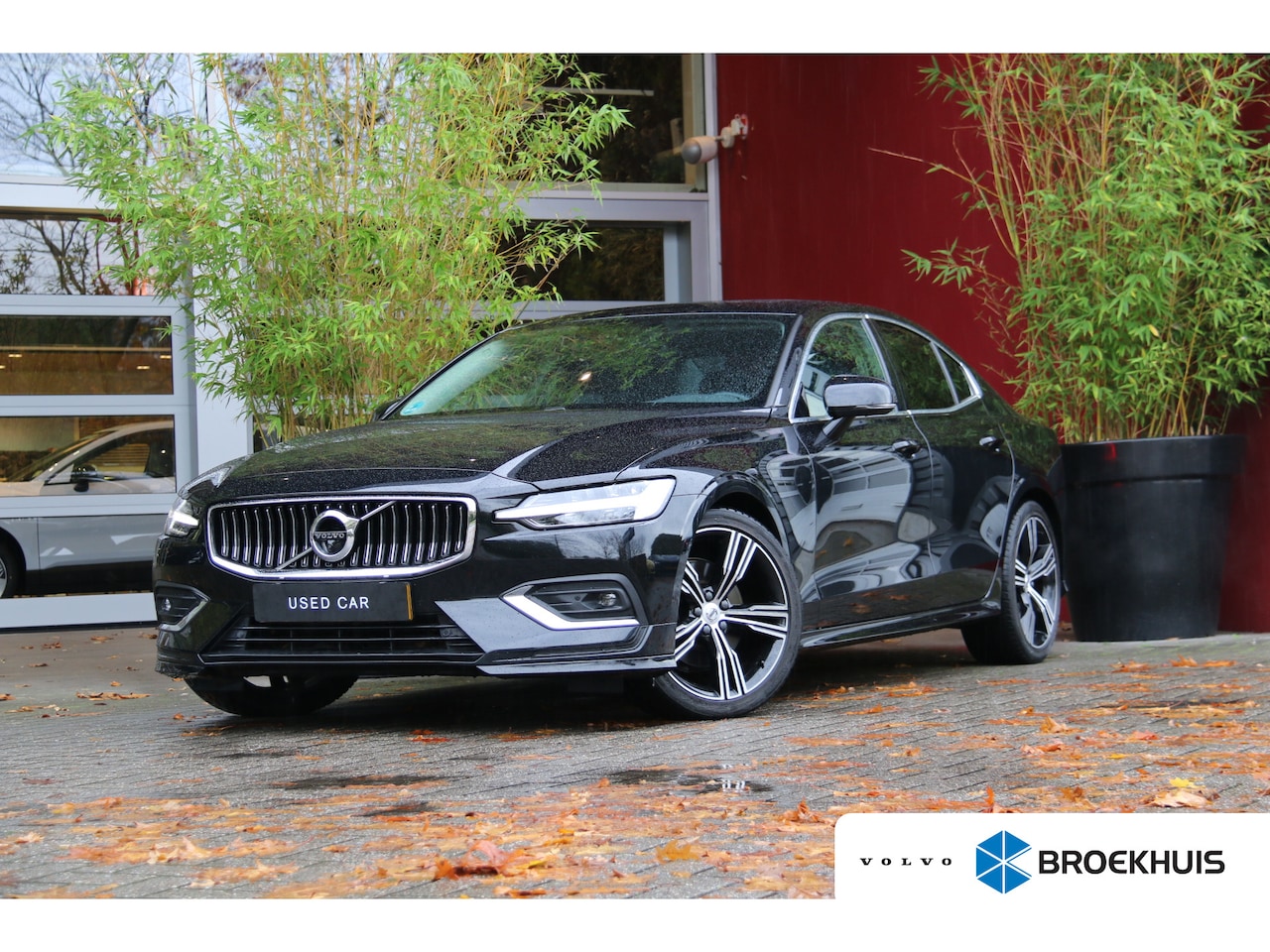 Volvo S60 - 2.0 B3 Inscription | Styling kit | Panoramadak | Adaptive Cruise | BLIS | Trekhaak | Camer - AutoWereld.nl