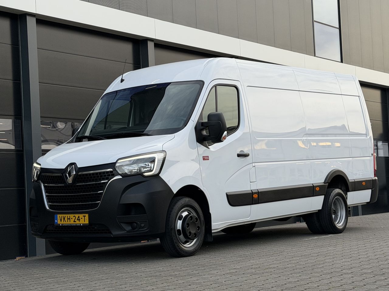 Renault Master - 2.3 DCI L3-H2 * Dubbellucht * 3500Kg Trekhaak - AutoWereld.nl