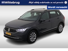 Volkswagen Tiguan - 1.5 TSI 130pk Life / Panoramadak / LM 17 inch / Parkeersensoren / Navigatie / Wegkl trekha