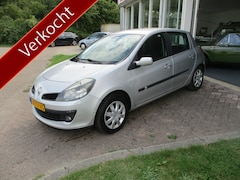 Renault Clio - 1.6-16V Team Spirit Zo Mee Inruilkoopje