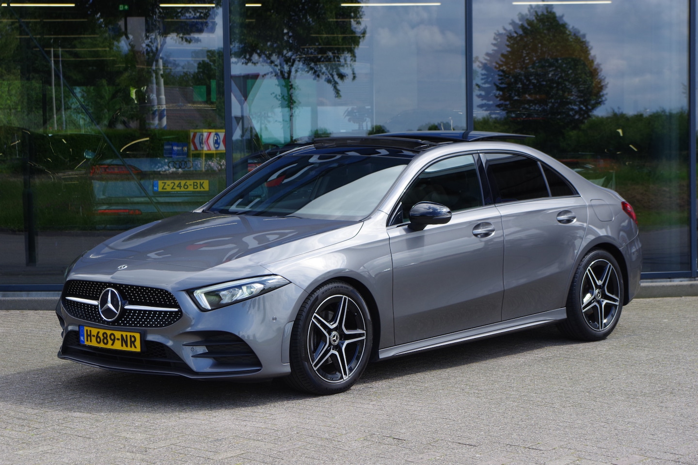 Mercedes-Benz A-klasse - 180 Automaat AMG-Line Business Solution, Panoramadak, LED, Camera, Carplay - AutoWereld.nl
