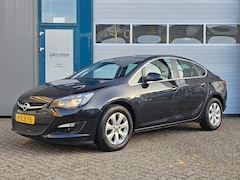 Opel Astra - 1.4 Turbo Edition Business+