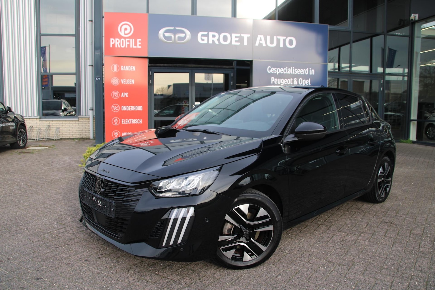 Peugeot 208 - 1.2 PureTech 100pk Allure Airco 360 Camera Carplay 7587km! - AutoWereld.nl