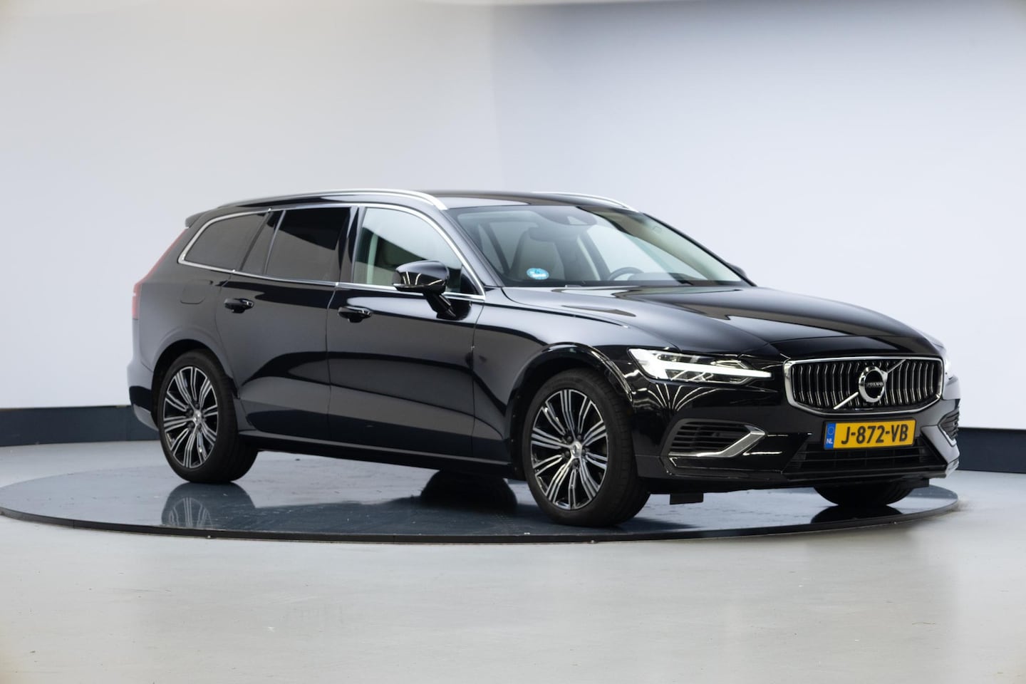 Volvo V60 - 2.0 T6 Recharge AWD Inscription 2.0 T6 Recharge AWD Inscription - AutoWereld.nl