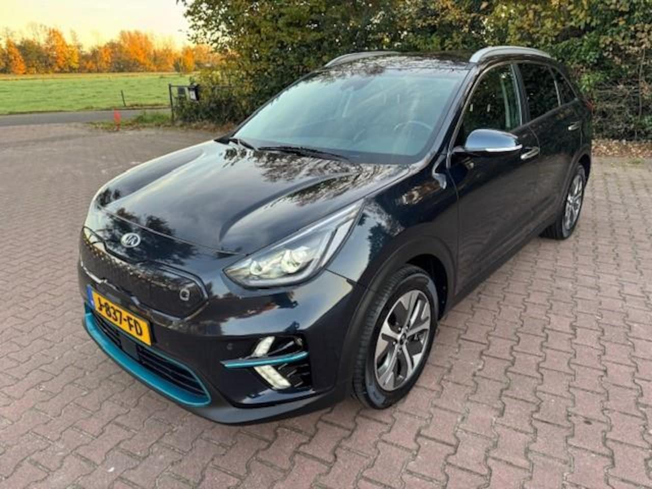 Kia e-Niro - EXECUTIVELINE 64KWH 3FASEN/ACARPLAY/LEER/LED/FABRIEKSGARANTIE - AutoWereld.nl