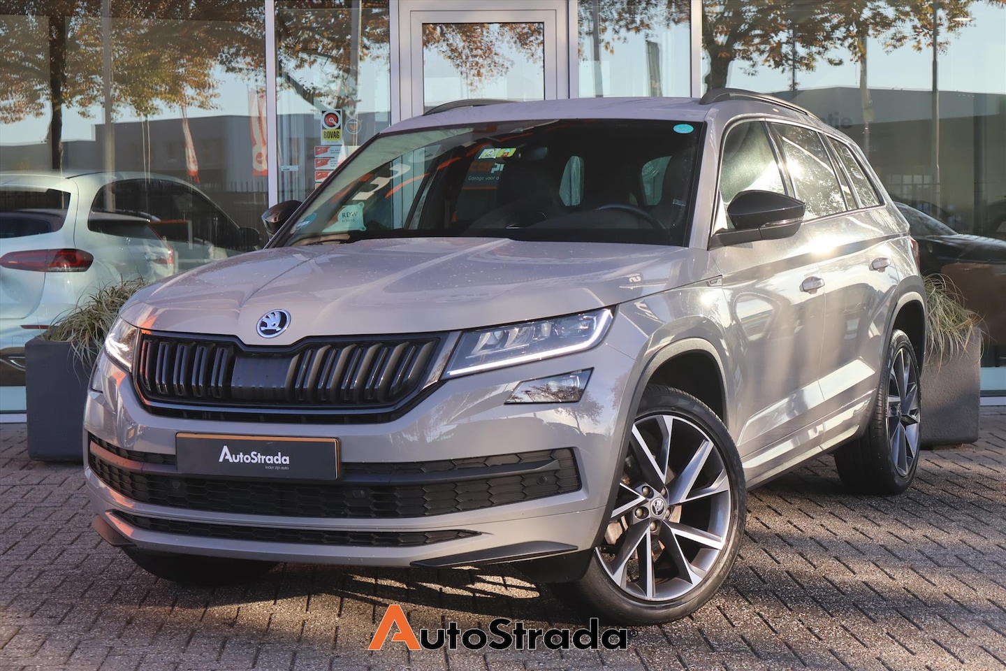 Skoda Kodiaq - 1.5 SportLine TSI 150pk | LED | Carplay | Adaptive | Climate | Trekhaak | Memory | 7 Perso - AutoWereld.nl
