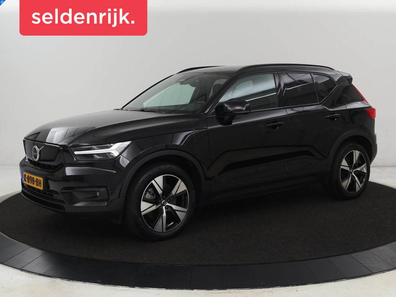 Volvo XC40 - Recharge P8 AWD R Design | Trekhaak | Stoel & stuurverwarming | Camera | Carplay | Leder/A - AutoWereld.nl