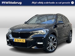 BMW X1 - sDrive20i High Executive Edition / Navigatie / Head-up / Leder / Camera / Parkeersensoren