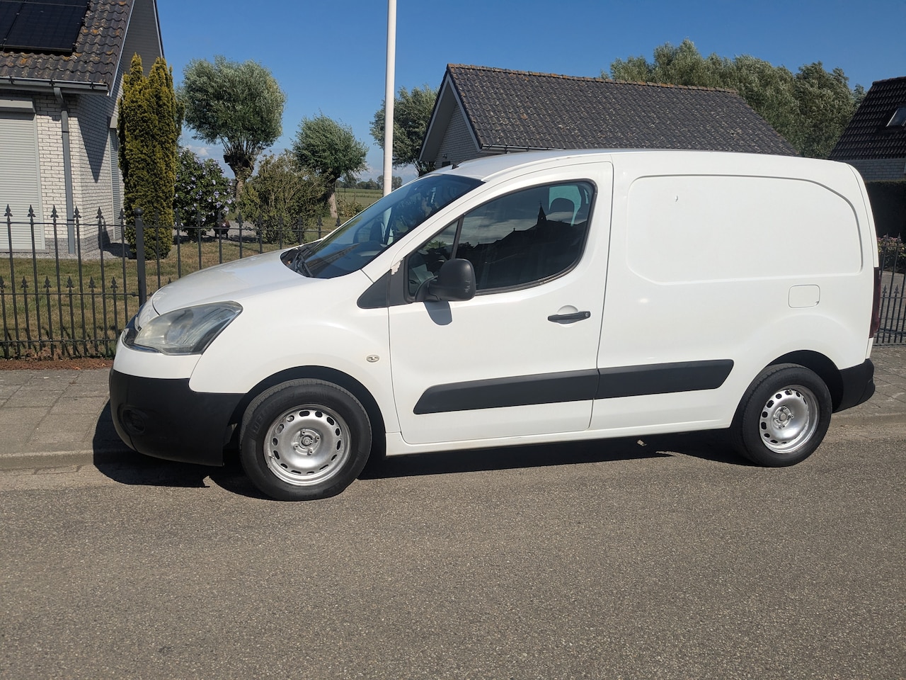 Citroën Berlingo - 1.6 e-HDI 500 Club Economy - AutoWereld.nl