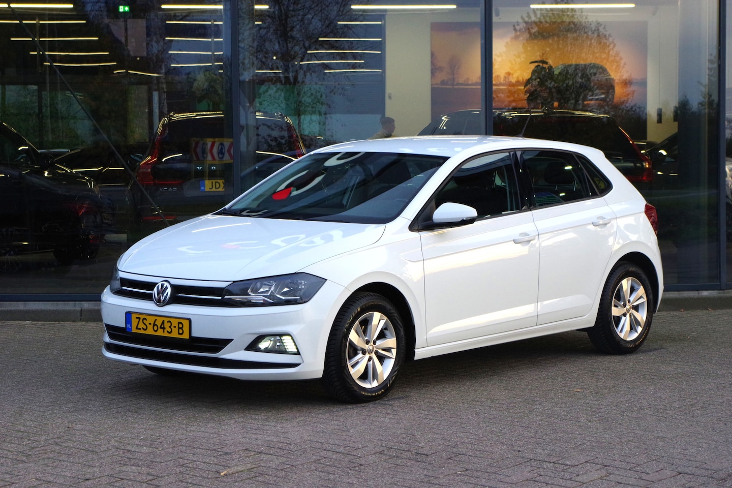 Volkswagen Polo - 1.0 TSI Comfortline 1.0 TSI 95 PK Comfortline, Adap. Cruise Control, Navigatie, Carplay - AutoWereld.nl