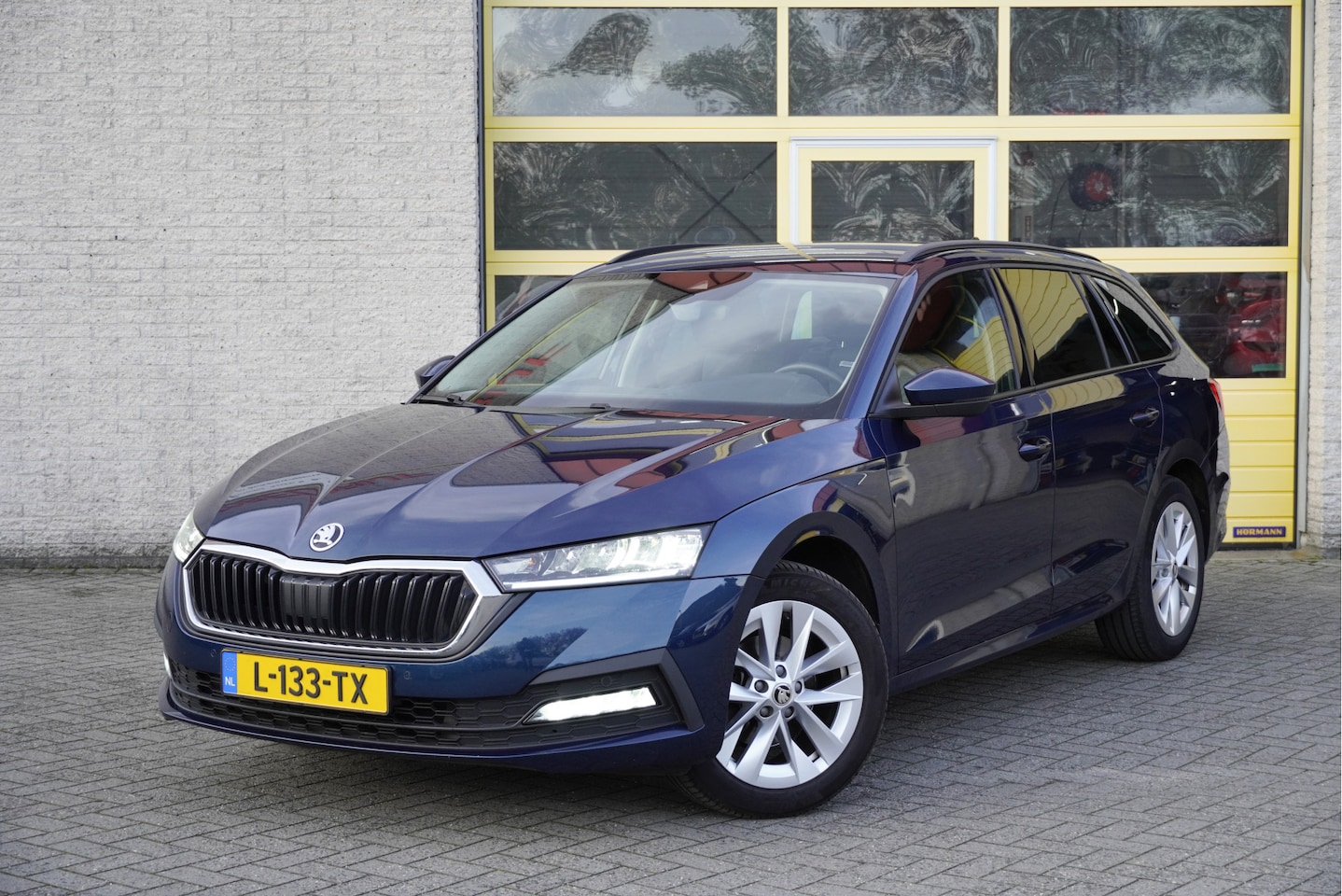 Skoda Octavia Combi - 1.5 e-TSI Automaat! Business Edition BJ2021 Lmv 17" | Led V+A | Pdc | Navi | Dynamische kn - AutoWereld.nl