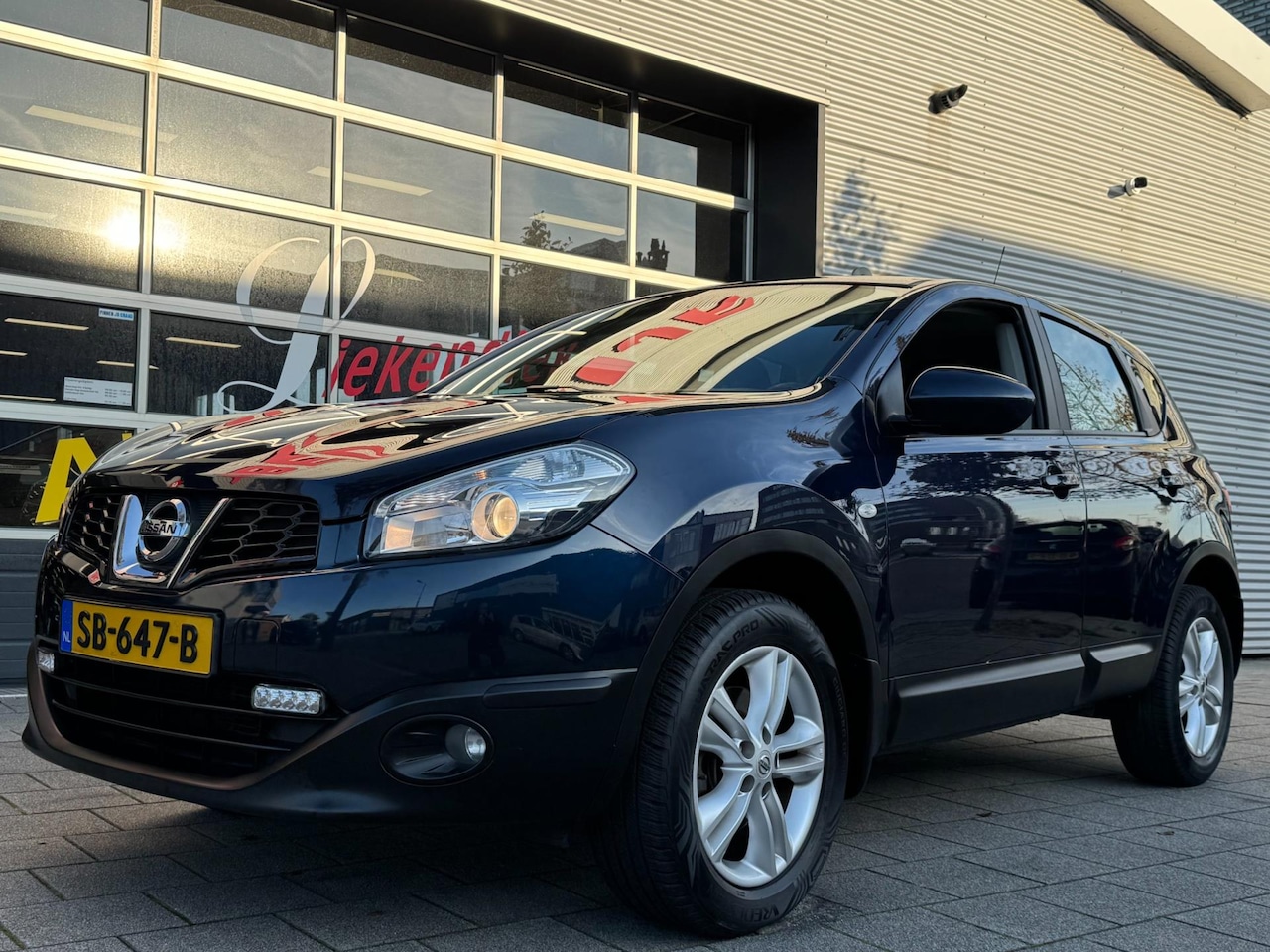 Nissan Qashqai - 2.0 Connect Edition - Automaat I Navigatie I Airco I Sport velgen I Xenon IAchteruitrij ca - AutoWereld.nl