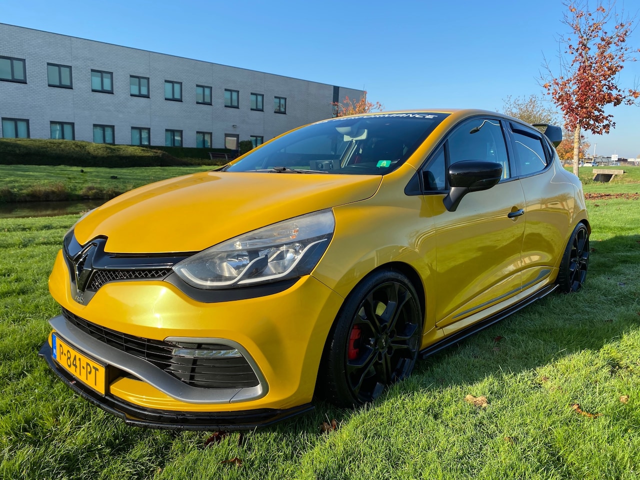 Renault Clio - 2015 * 1.6 R.S. Monaco GP * AUTOMAAT * 80.000 KM * APK 2026 ( ALLE KEURINGEN TOEGESTAAN ) - AutoWereld.nl