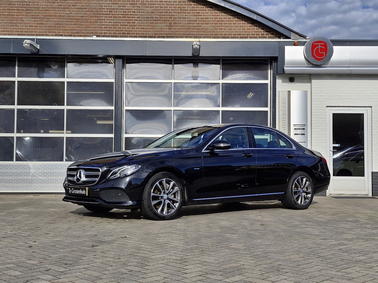 Mercedes-Benz E-klasse - 350 e Lease Edition PHEV vb luchtveren, digitaal tellerpaneel, trekhaak - AutoWereld.nl