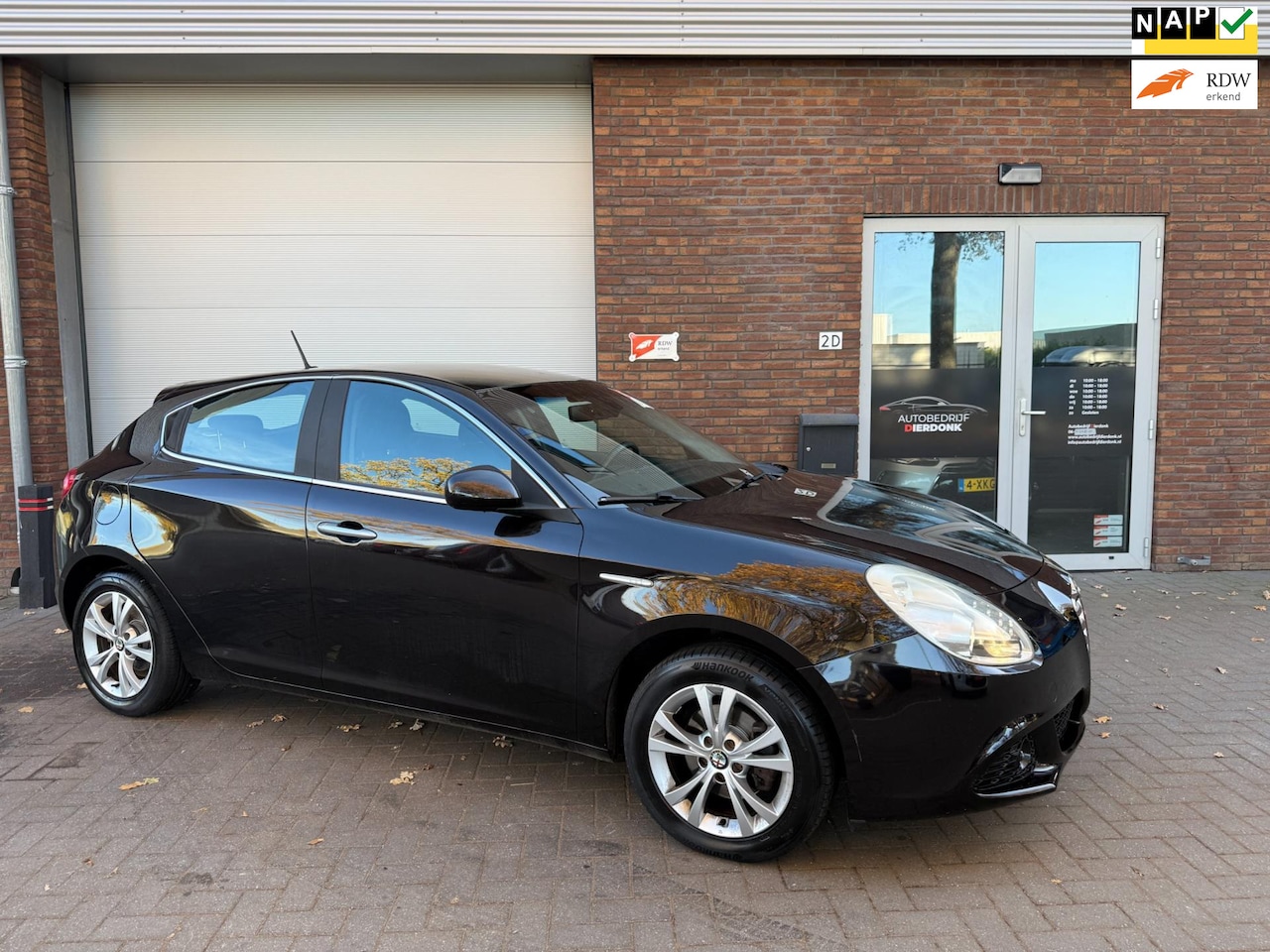 Alfa Romeo Giulietta - 1.4 T Distinctive|AIRCO|NIEUWE APK|CRUISE - AutoWereld.nl