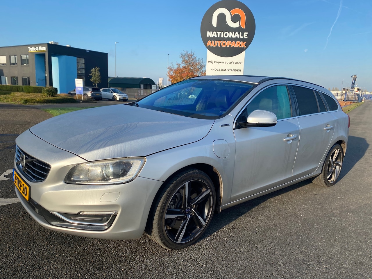 Volvo V60 - 2014 * 2.4 D6 AWD Plug-In Hybrid Summum * 1 cilinder defect !! - AutoWereld.nl