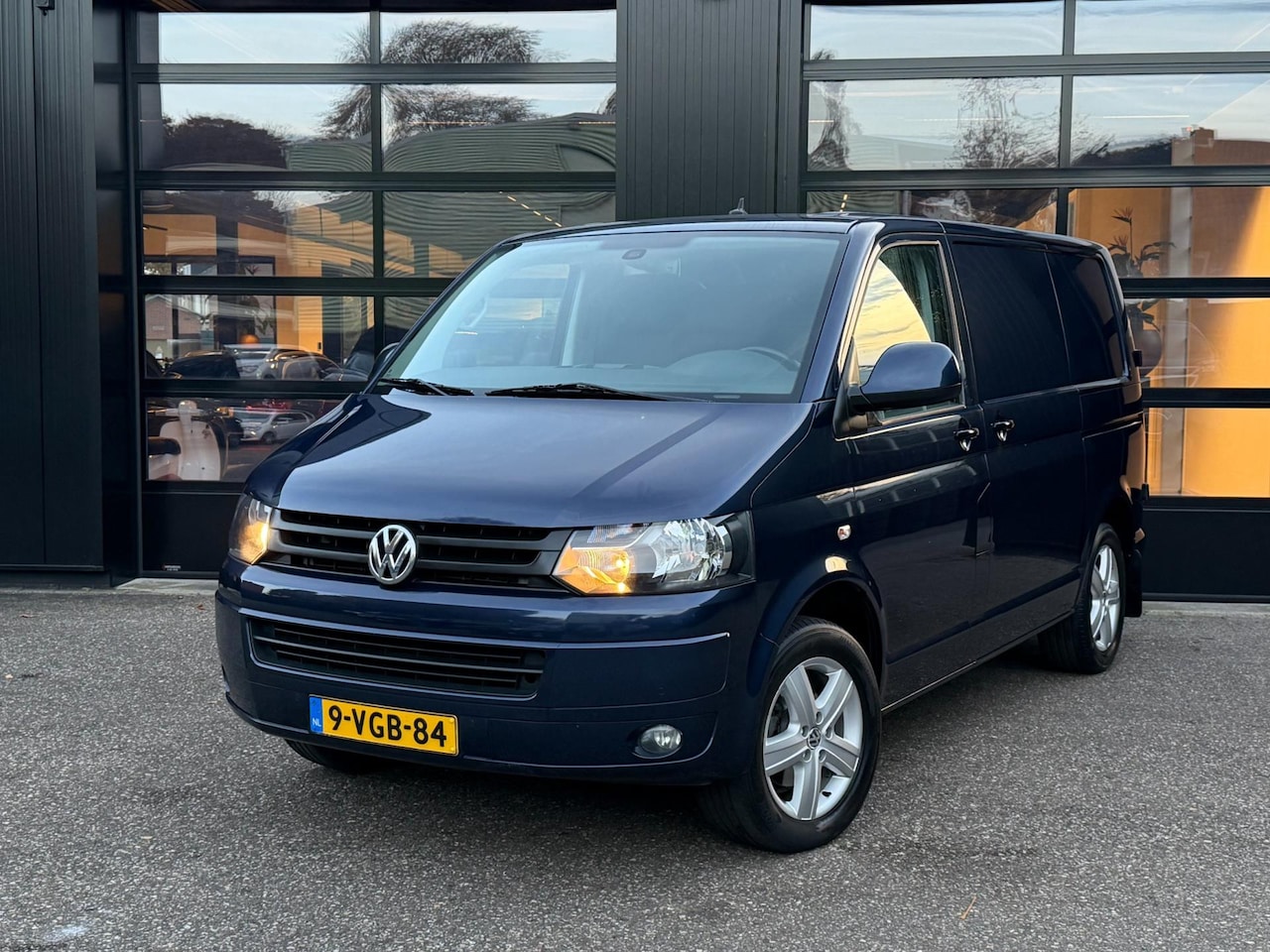 Volkswagen Transporter - 2.0 TDI L1H1 Comfortline Aut. Airco Navi Cruise Dubbele Schuifd. - AutoWereld.nl