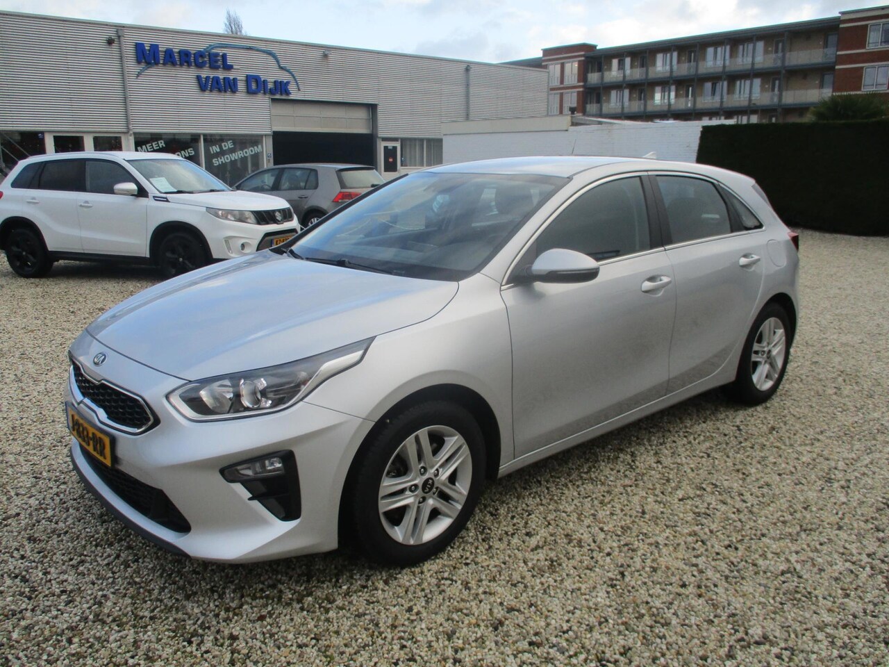 Kia Cee'd - Ceed 1.0 T-GDi (benzine) DynamicLine - AutoWereld.nl