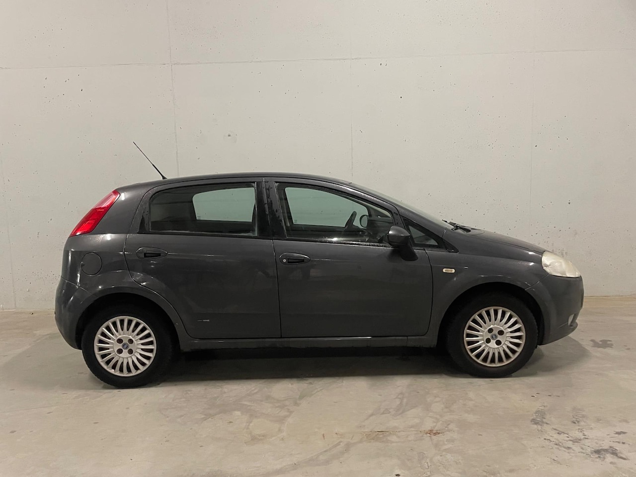 Fiat Grande Punto - 1.4 Dynamic 5drs. Cruise Control Airco APK NAP - AutoWereld.nl