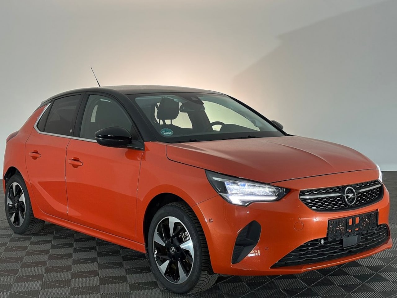 Opel Corsa-e - Elegance 50 kWh | Full LED | Half LEDER | KEYLESS - AutoWereld.nl