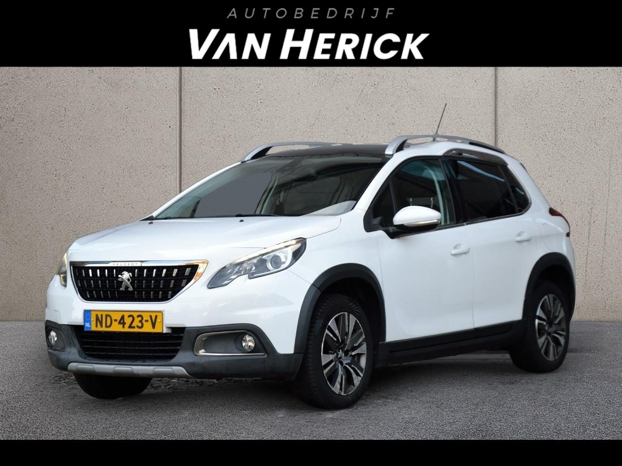 Peugeot 2008 - 1.2 PureTech Allure | Carplay | Panodak | Cruise - AutoWereld.nl