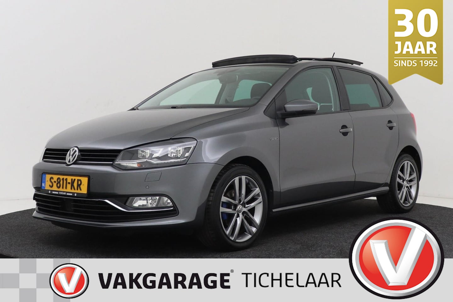 Volkswagen Polo - 1.2 TSI Highline R-Line | Panoramadak | Stoelverwarming | Camera | Navigatie | - AutoWereld.nl