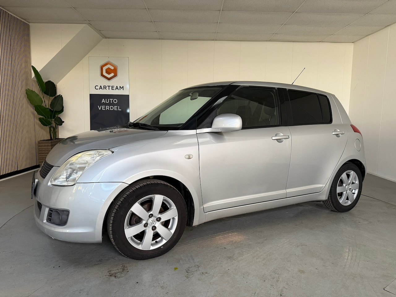 Suzuki Swift - 1.3 Shogun Airco, LMV, Trekhaak - AutoWereld.nl